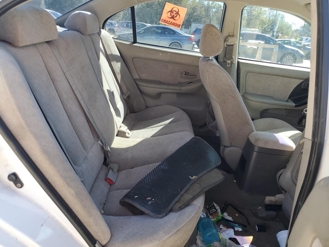 2004 Hyundai Elantra - Image 10