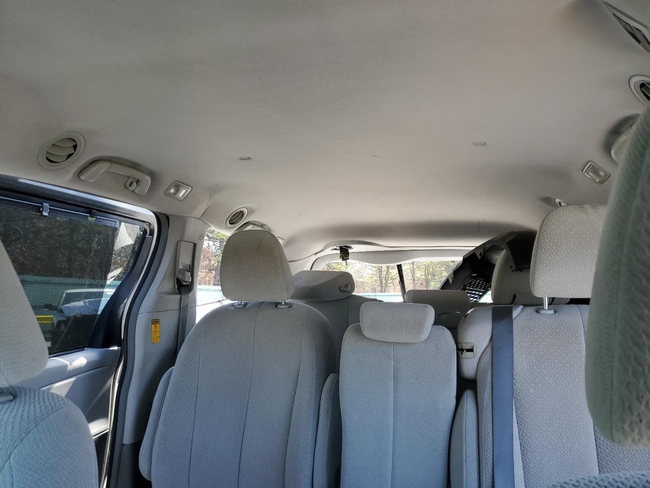 2014 Toyota Sienna - Image 10