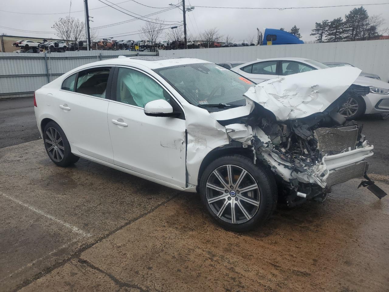 2017 Volvo S60 - Image 4