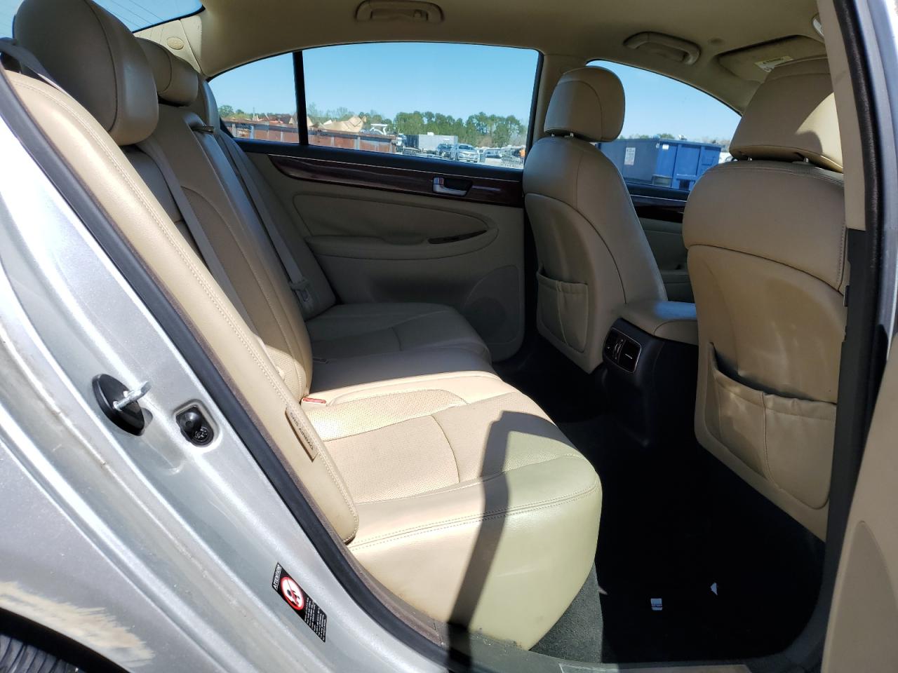 2013 Hyundai Genesis - Image 10