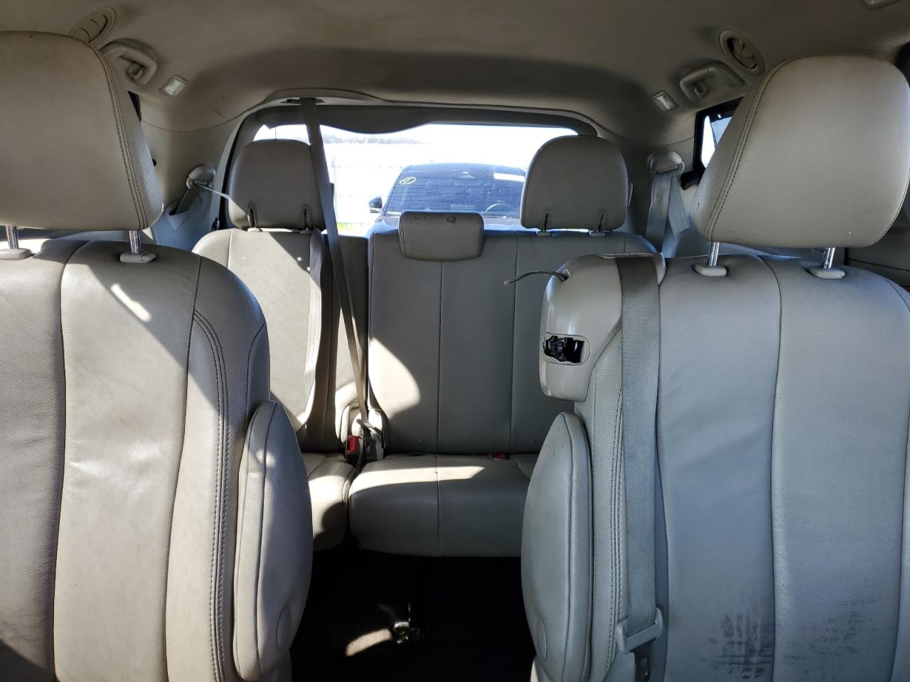 2013 Toyota Sienna - Image 10