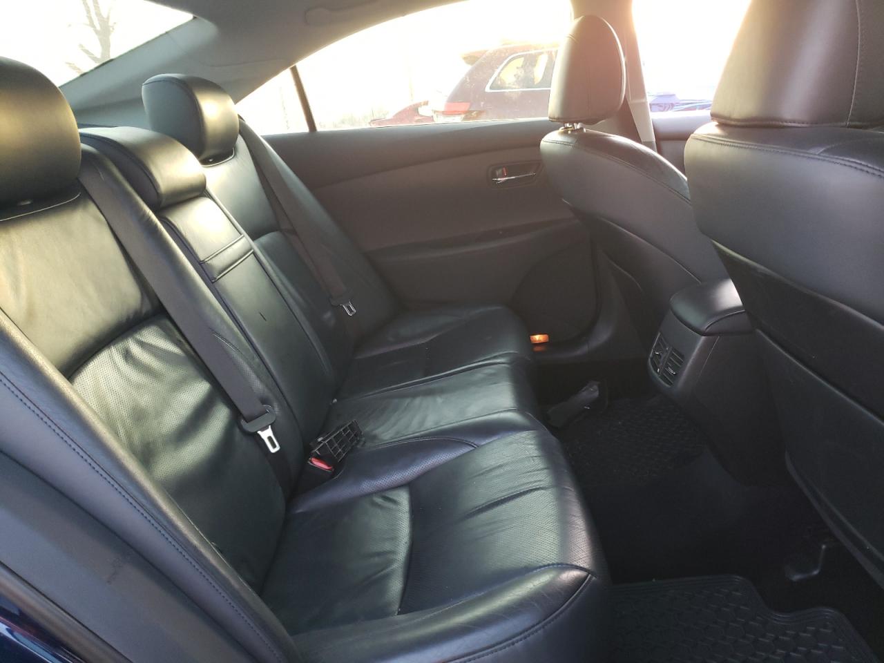 2011 Lexus ES - Image 10