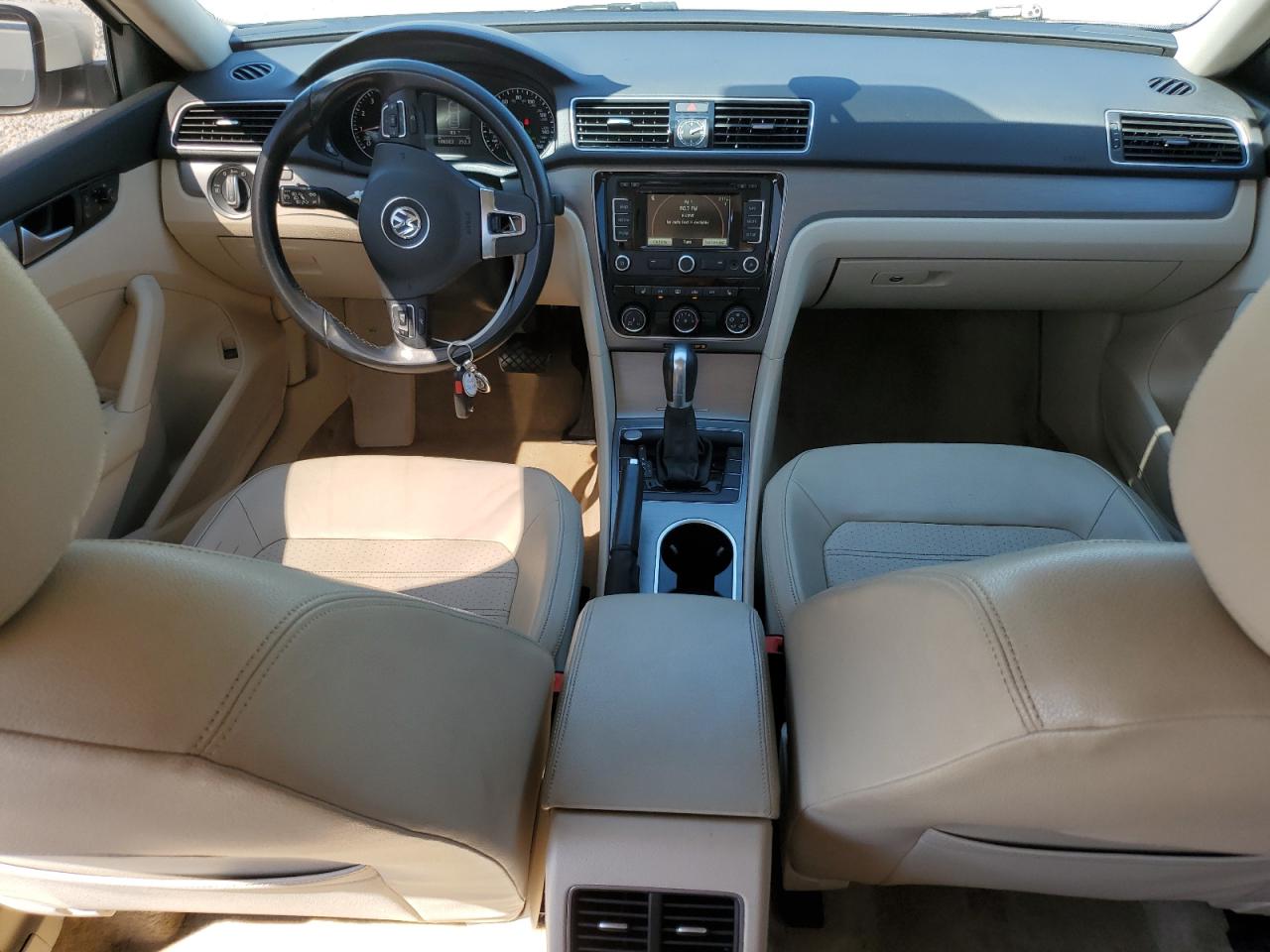 2015 Volkswagen Passat - Image 8