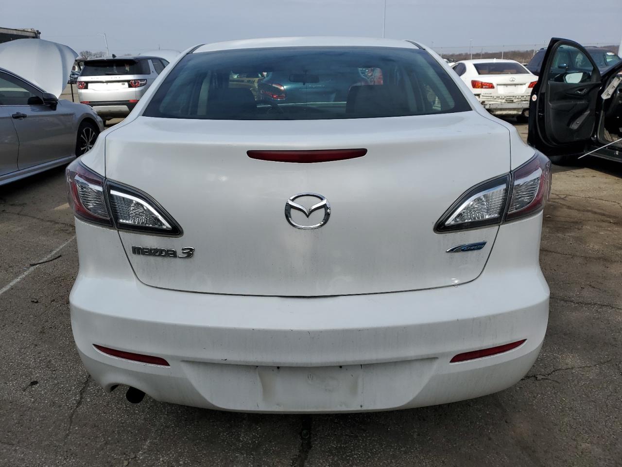 2013 Mazda 3 - Image 6