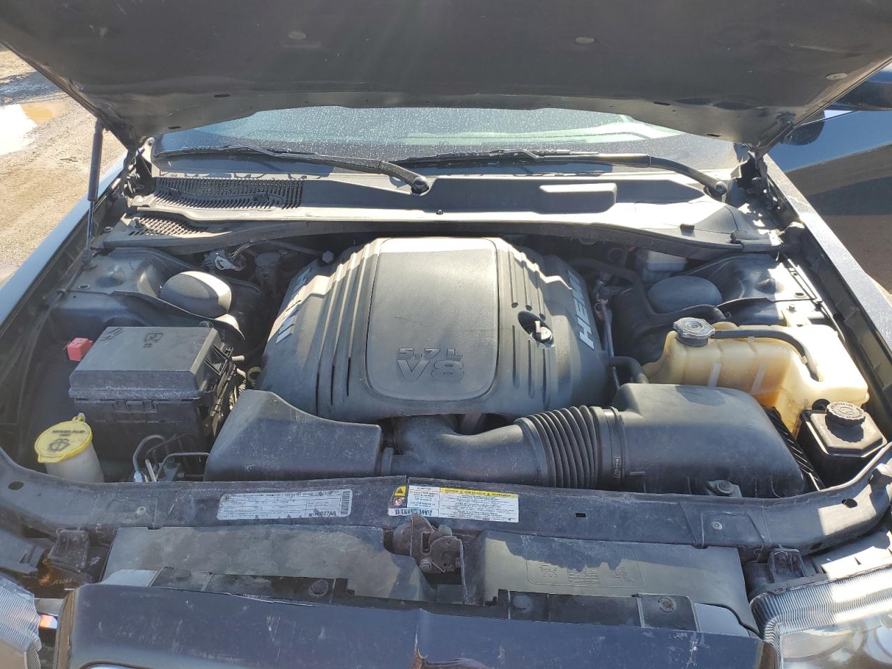 2010 Chrysler 300 - Image 11