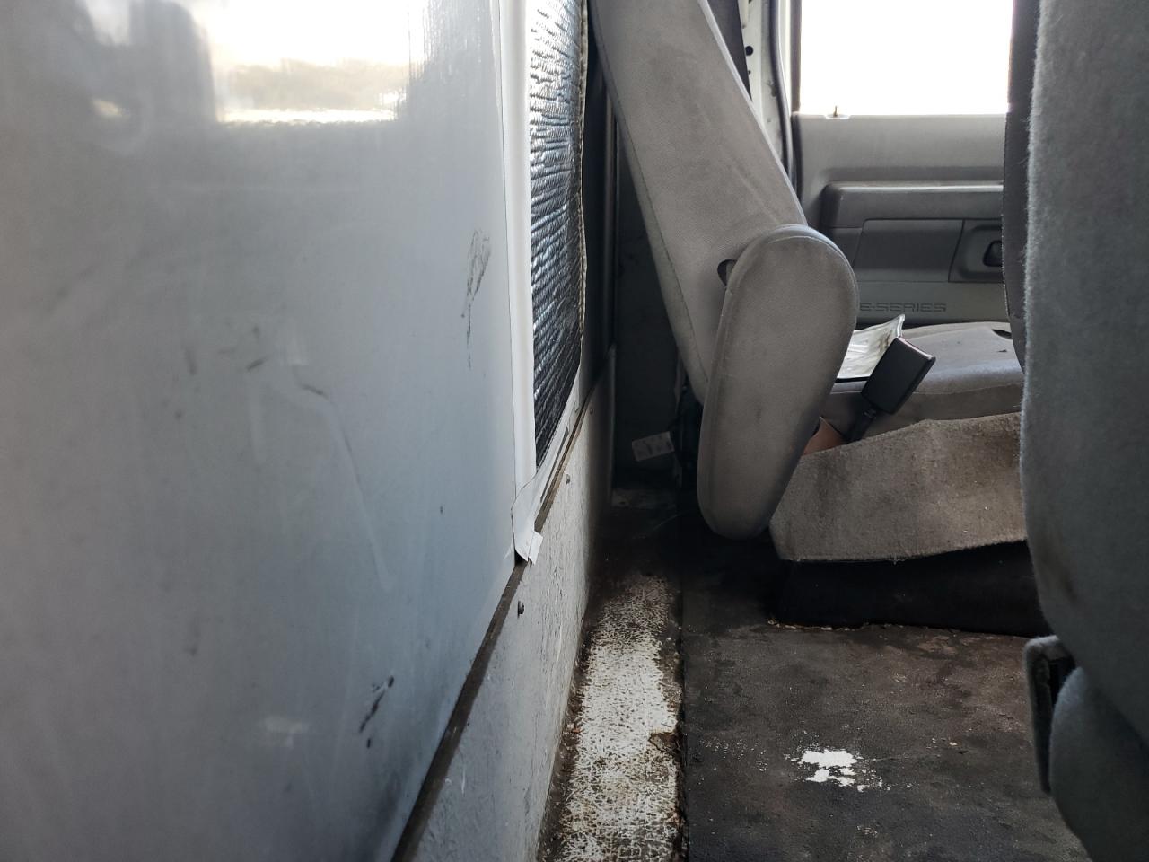 2010 Ford Econoline - Image 10