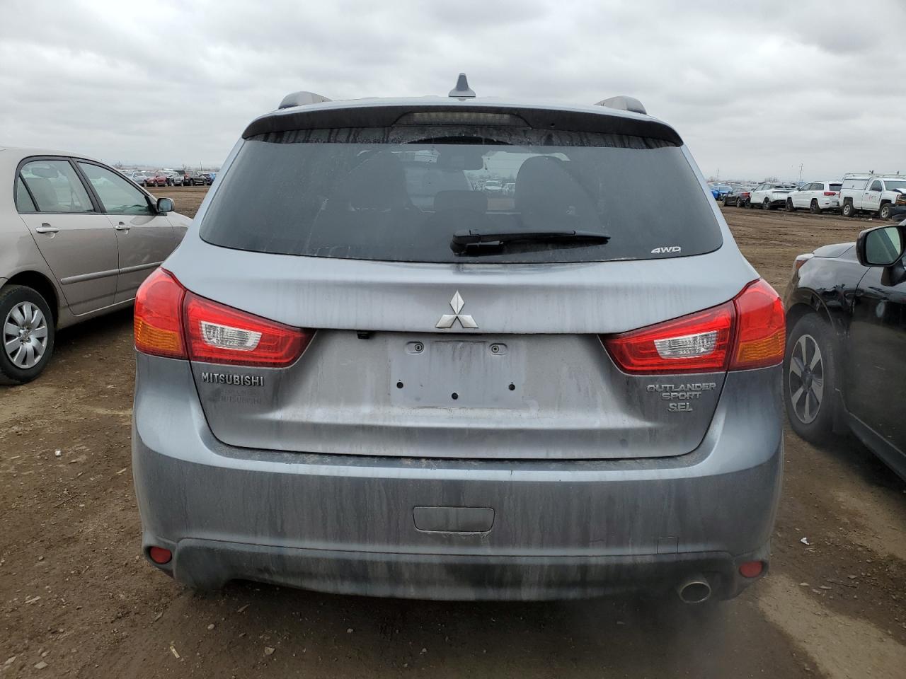 2017 Mitsubishi Outlander - Image 6