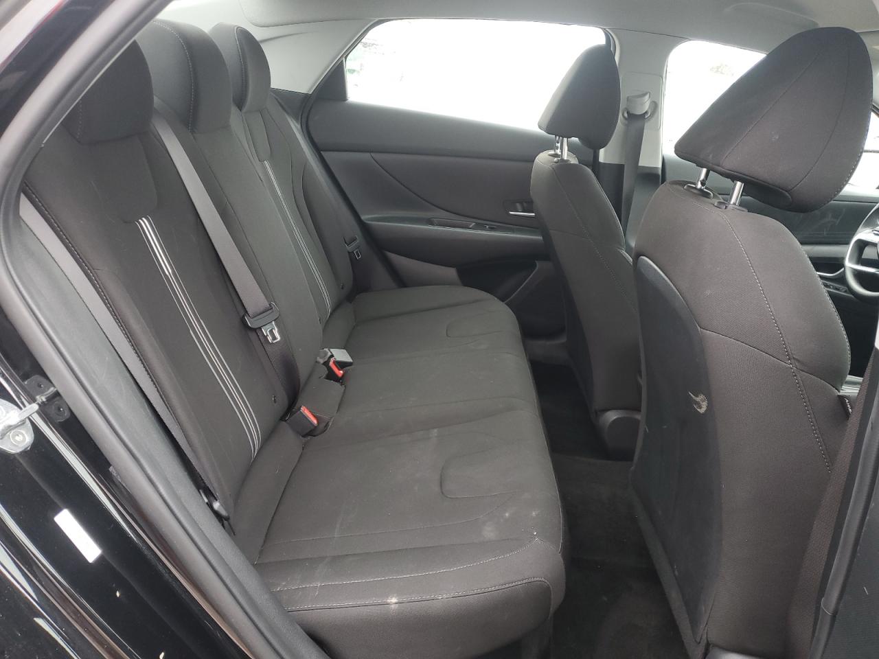2022 Hyundai Elantra - Image 10