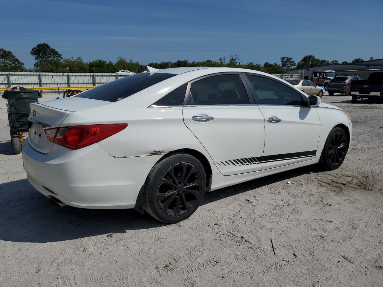 2012 Hyundai Sonata - Image 3