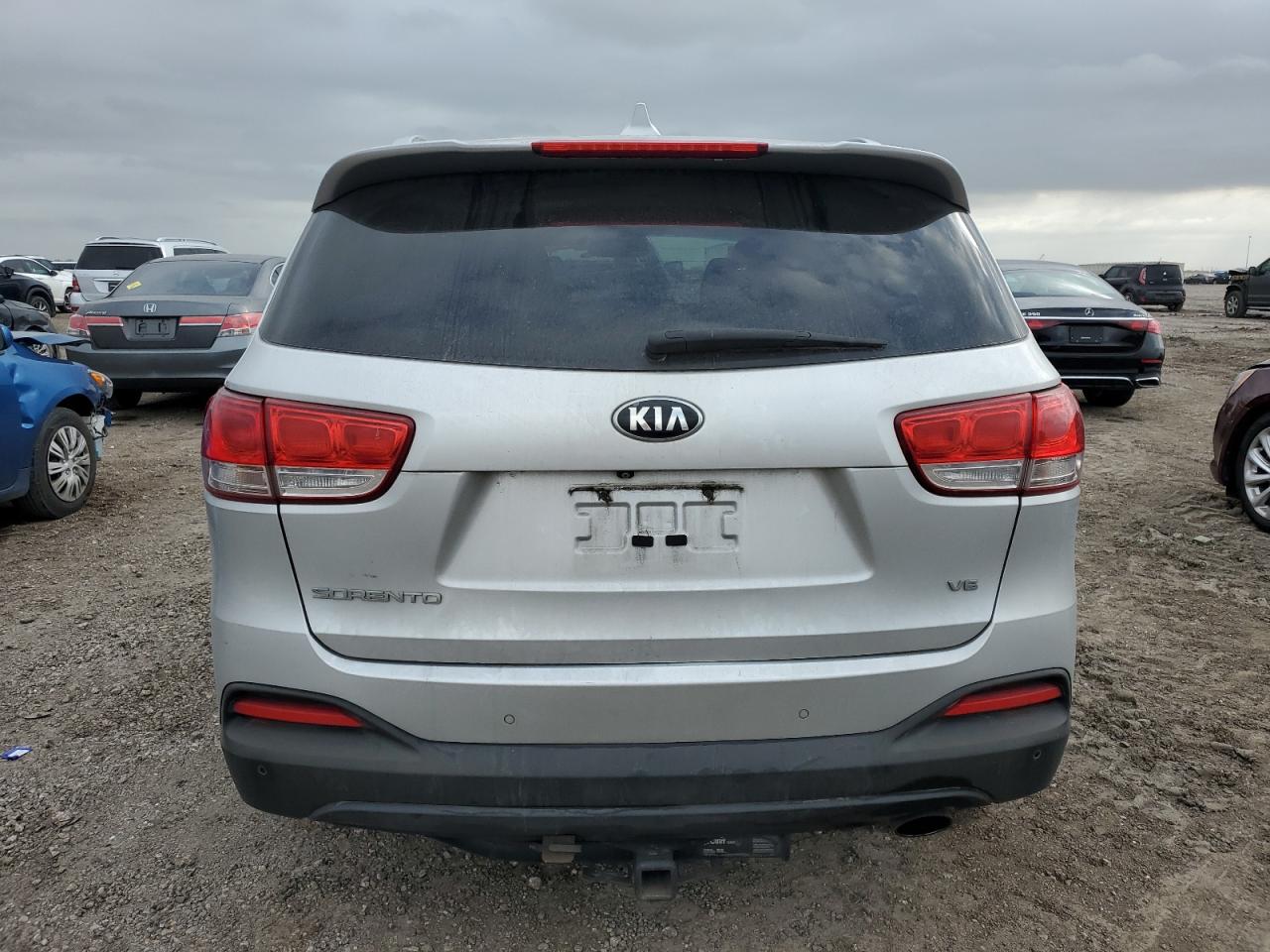 2016 Kia Sorento - Image 6