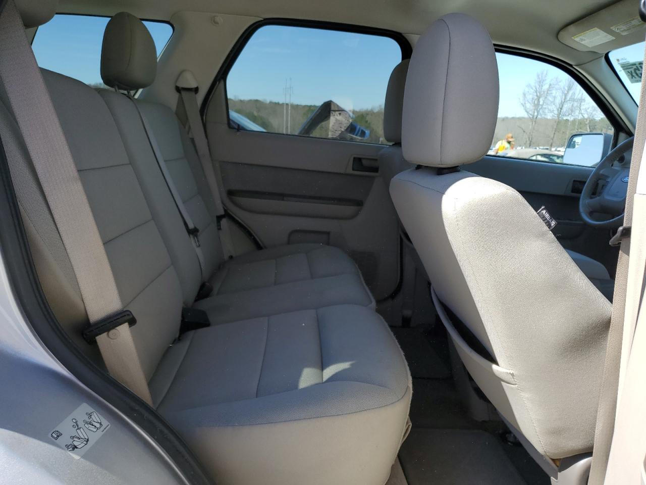 2010 Ford Escape - Image 11