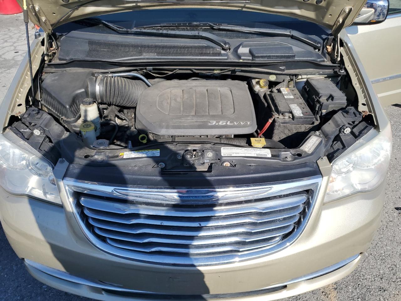 2011 Chrysler Town & Country - Image 12