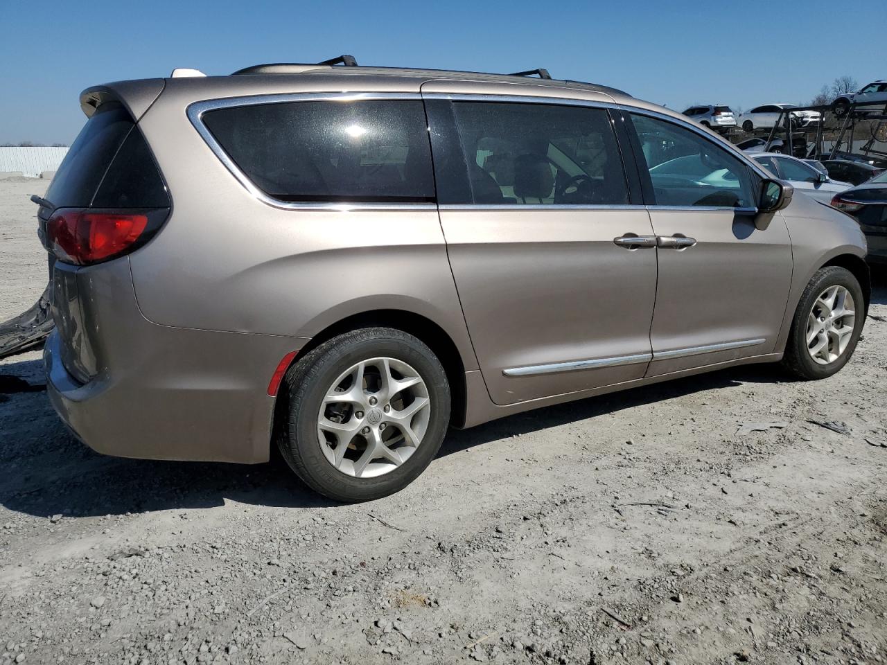 2017 Chrysler Pacifica - Image 3