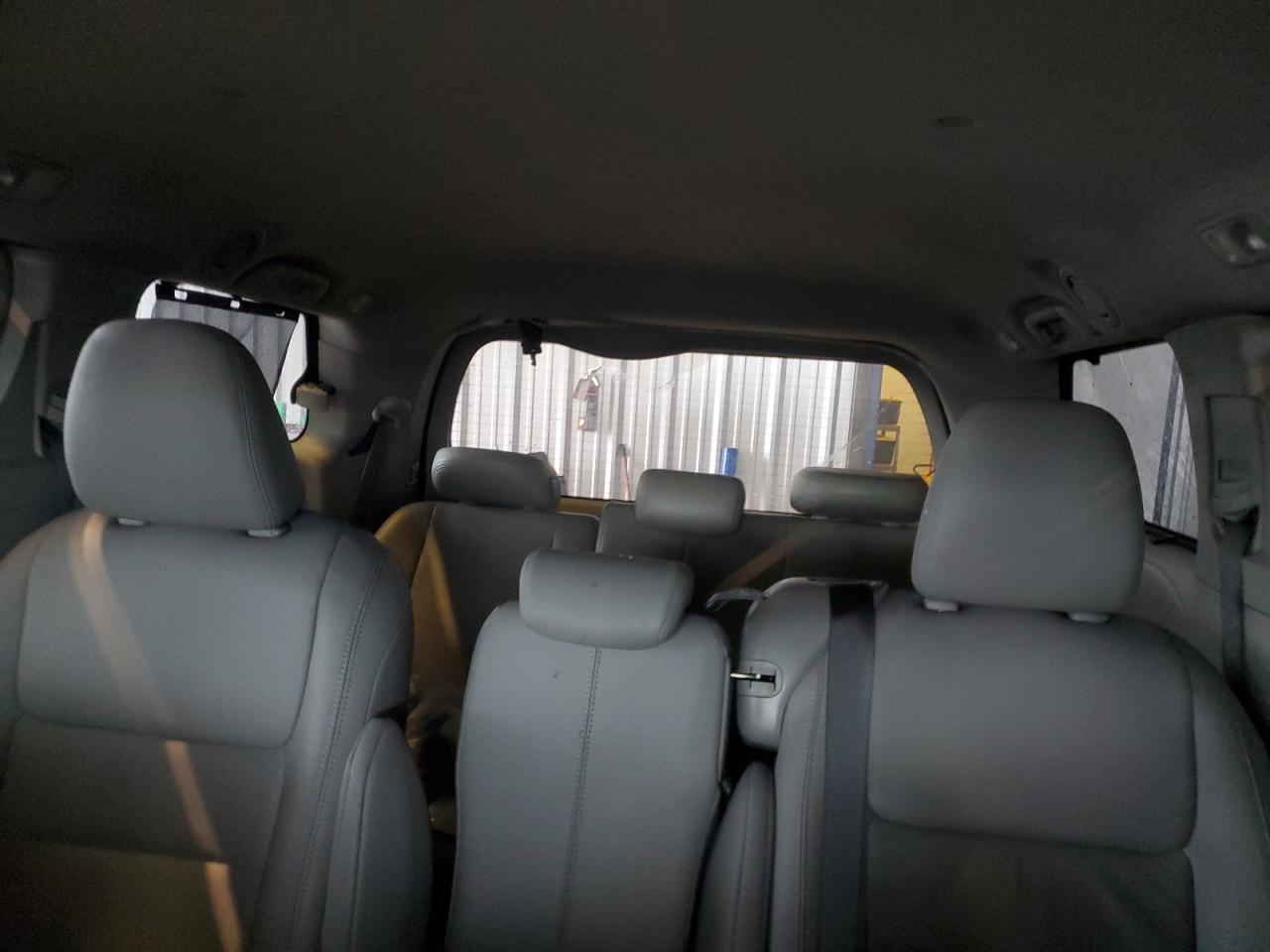2012 Toyota Sienna - Image 10