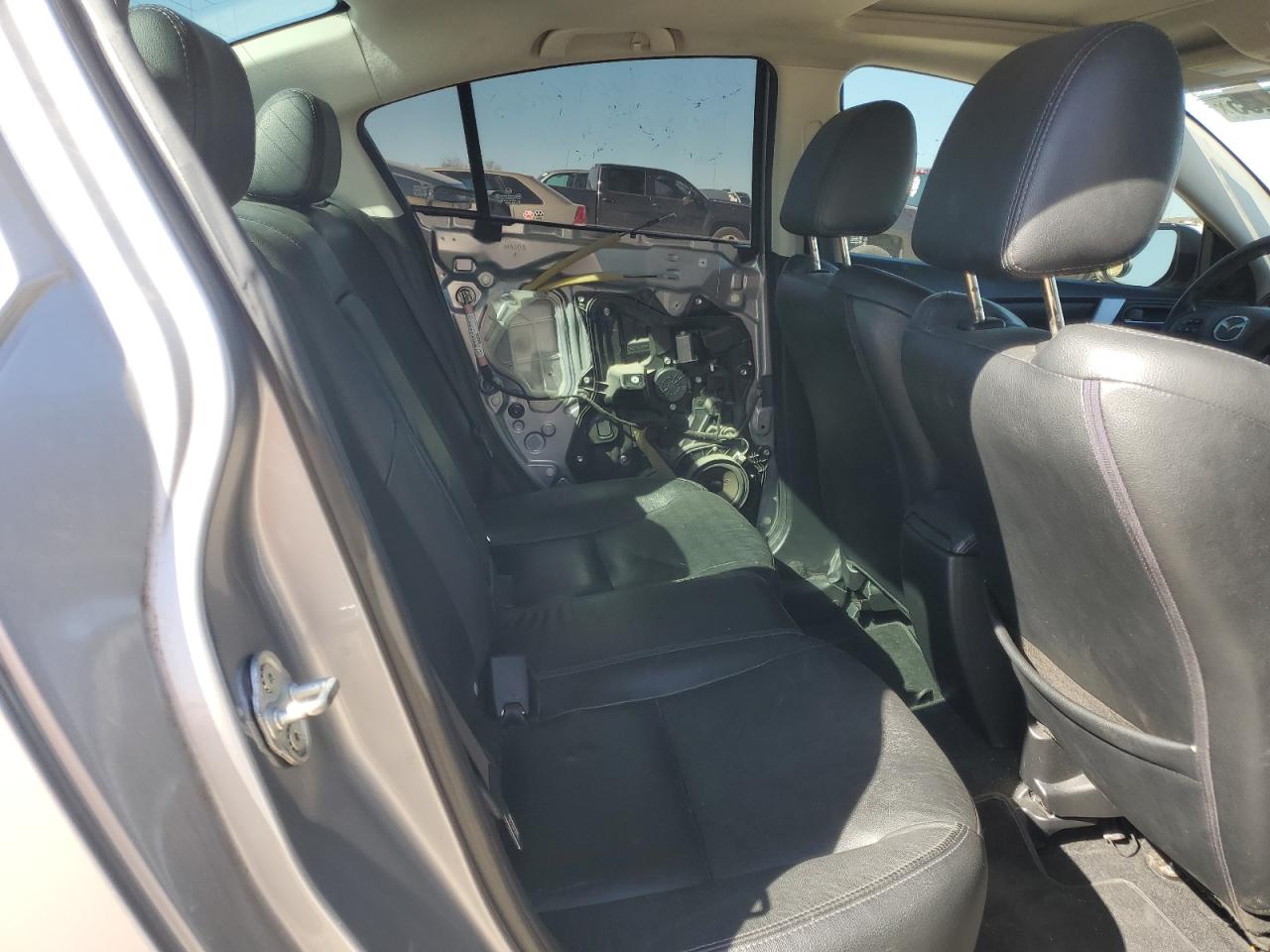 2012 Mazda 3 - Image 10