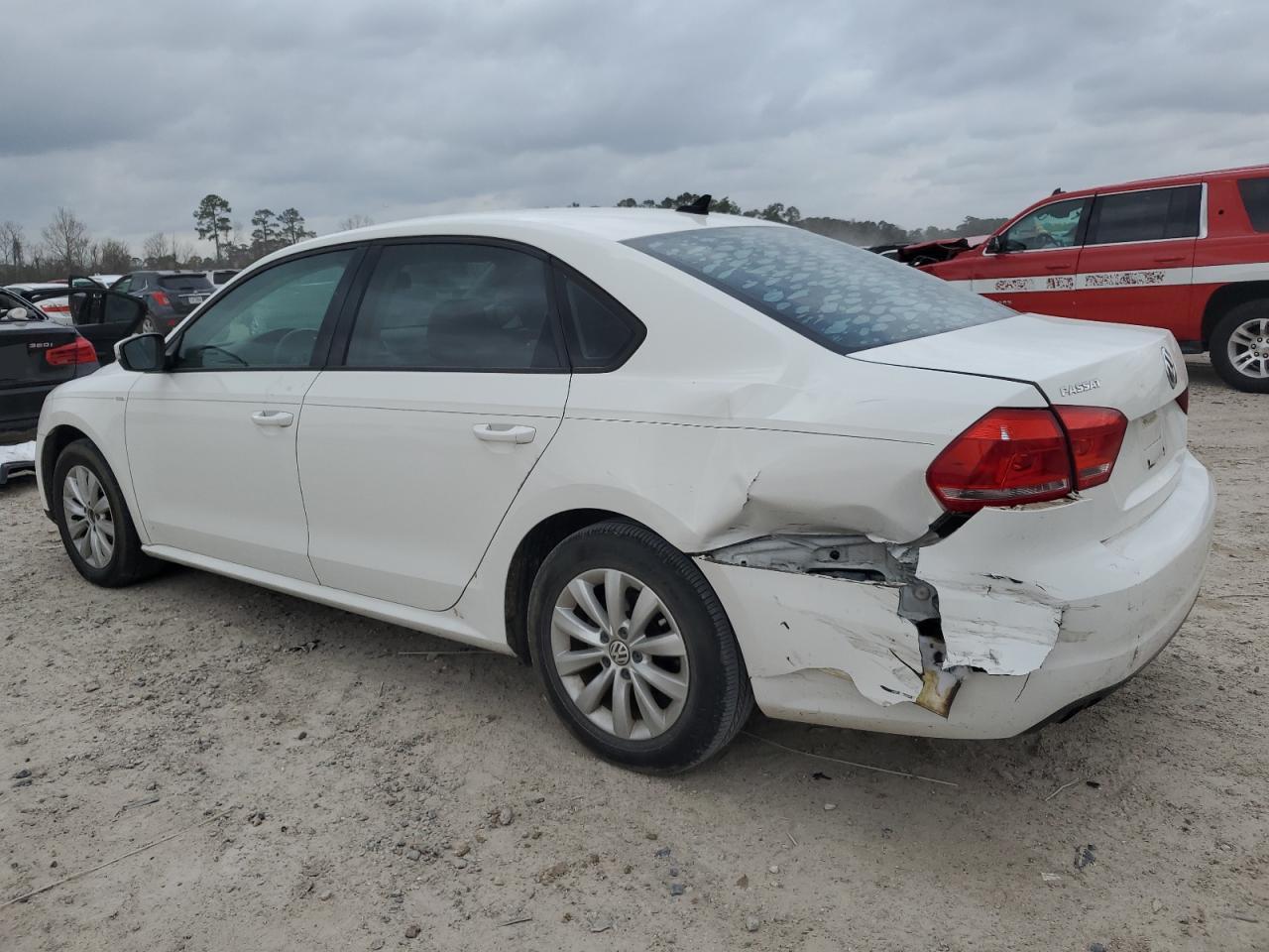 2015 Volkswagen Passat - Image 2