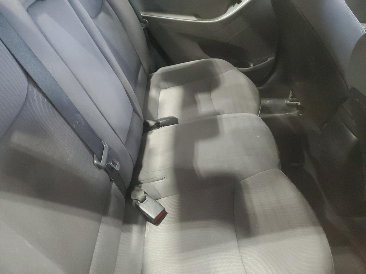 2016 Hyundai Elantra - Image 10