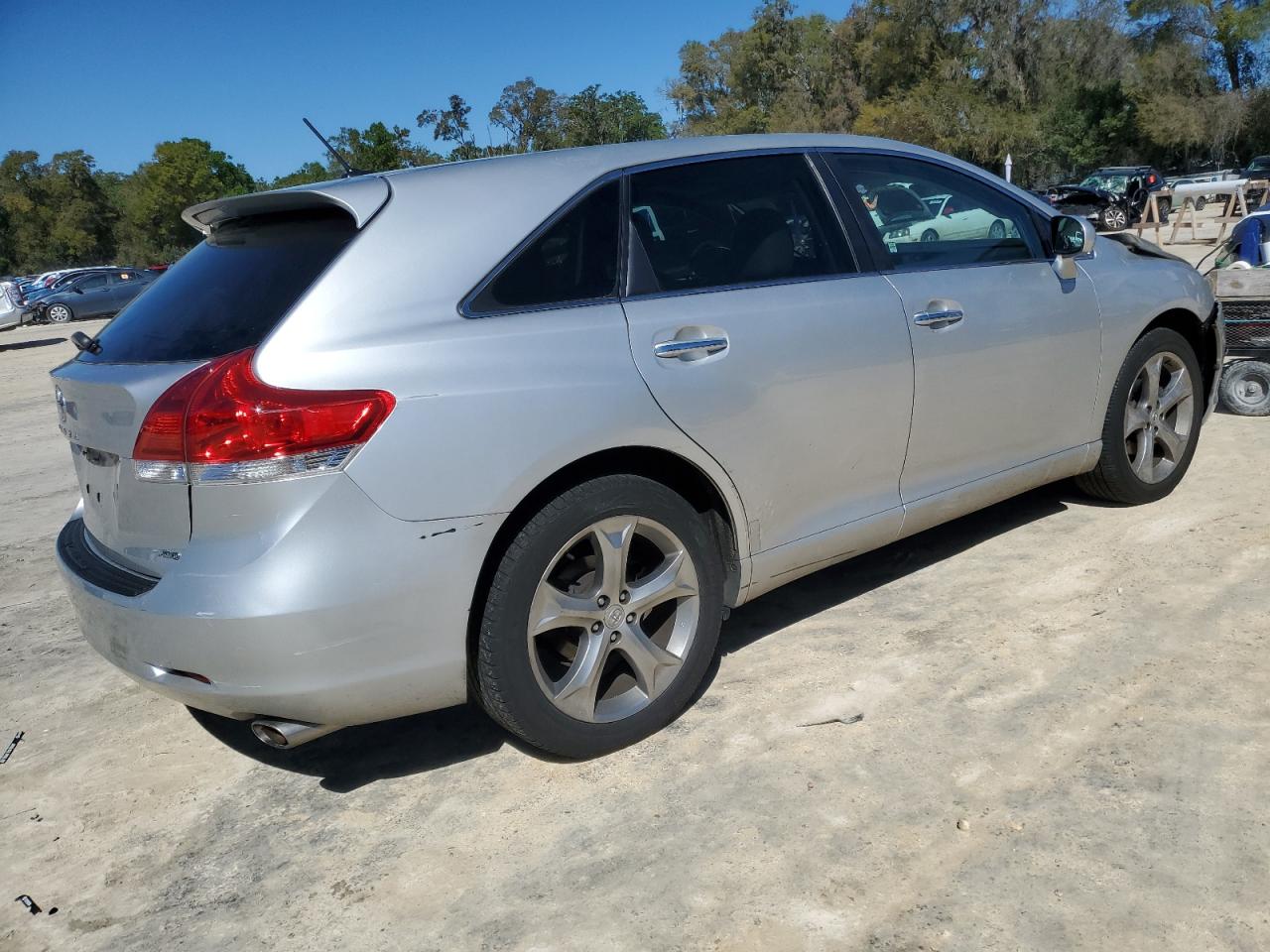 2010 Toyota Venza - Image 3