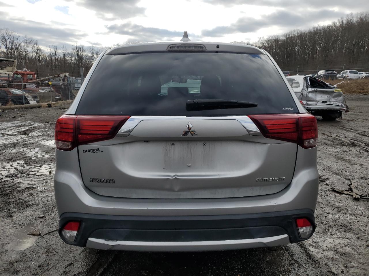 2018 Mitsubishi Outlander - Image 6