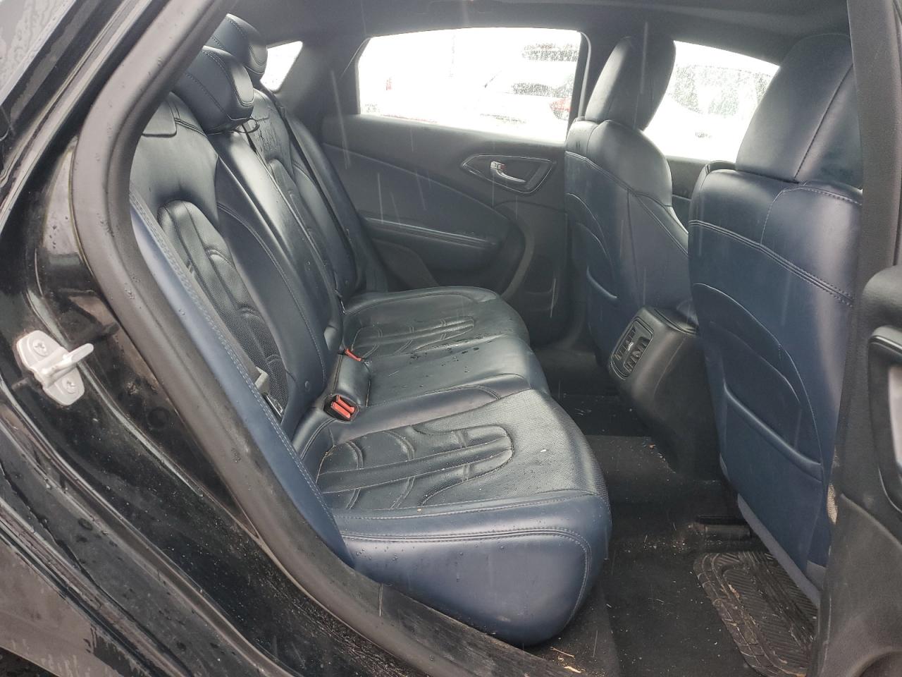 2015 Chrysler 200 - Image 11