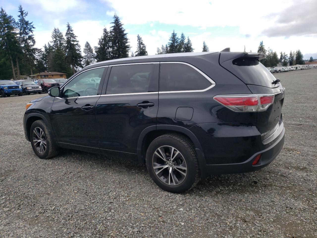 2016 Toyota Highlander - Image 2