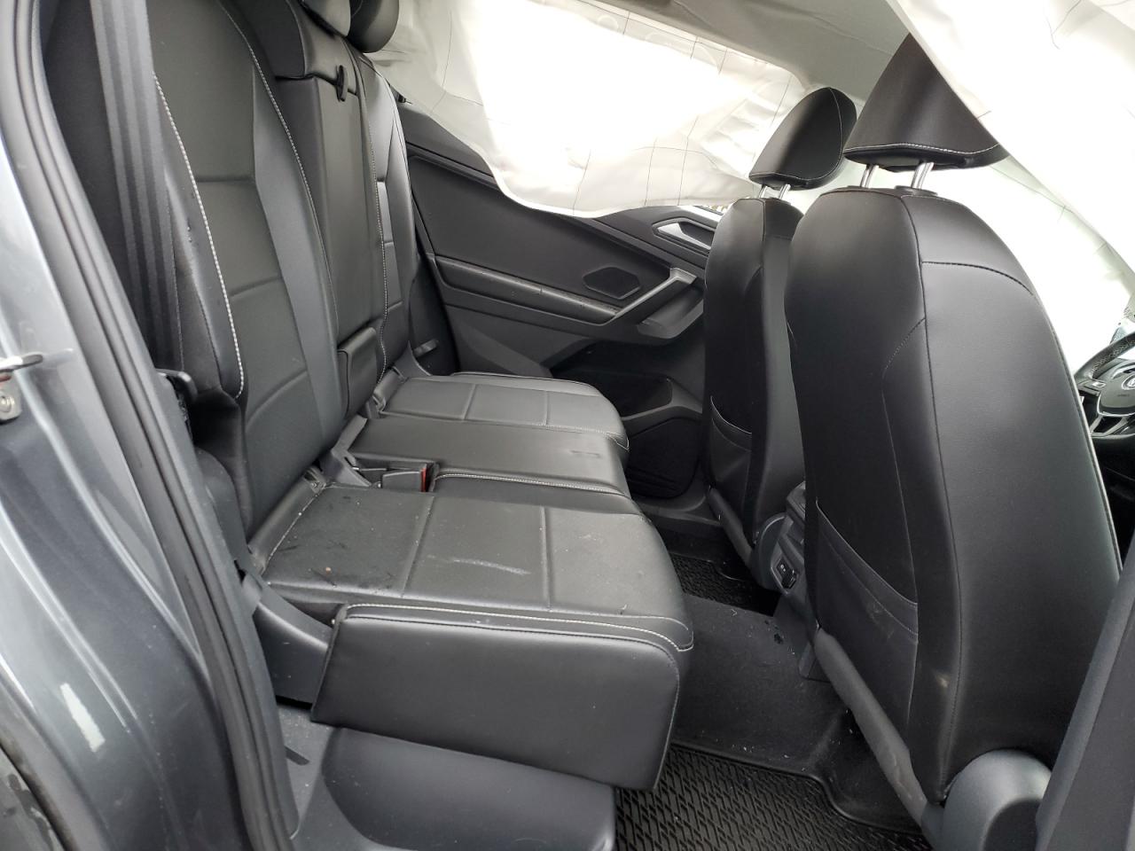 2021 Volkswagen Tiguan - Image 11