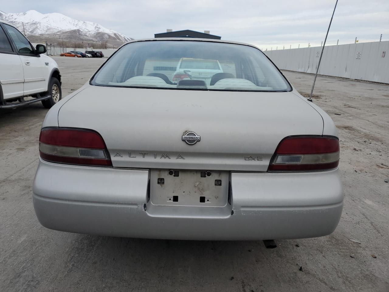 1995 Nissan Altima Xe VIN: 1N4BU31D5SC184567 Lot: 49183875