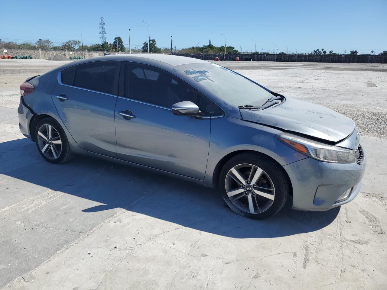 2017 Kia Forte - Image 4