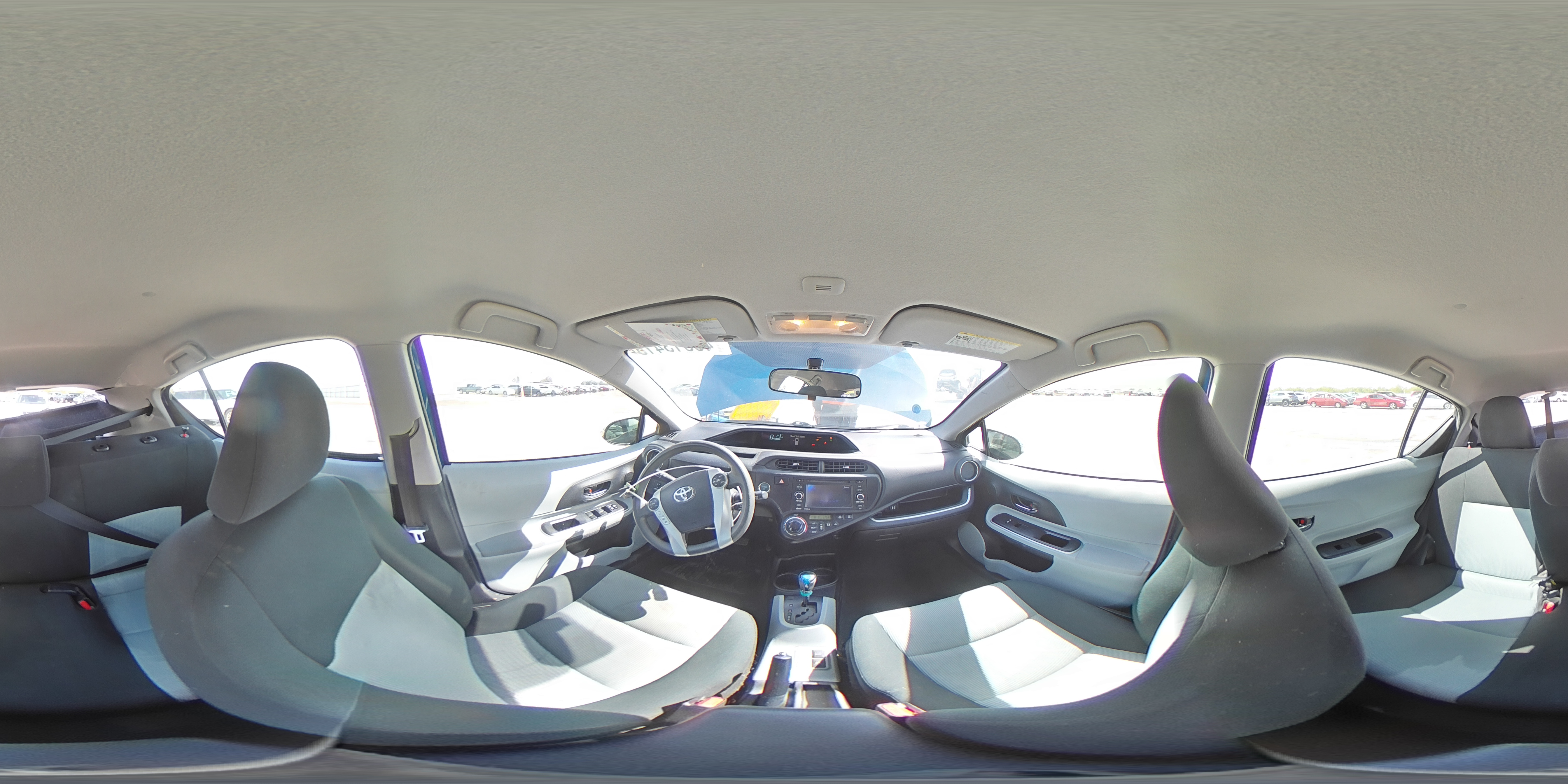 2014 Toyota Prius - Image 13
