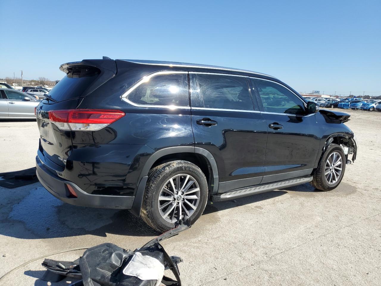 2019 Toyota Highlander - Image 3