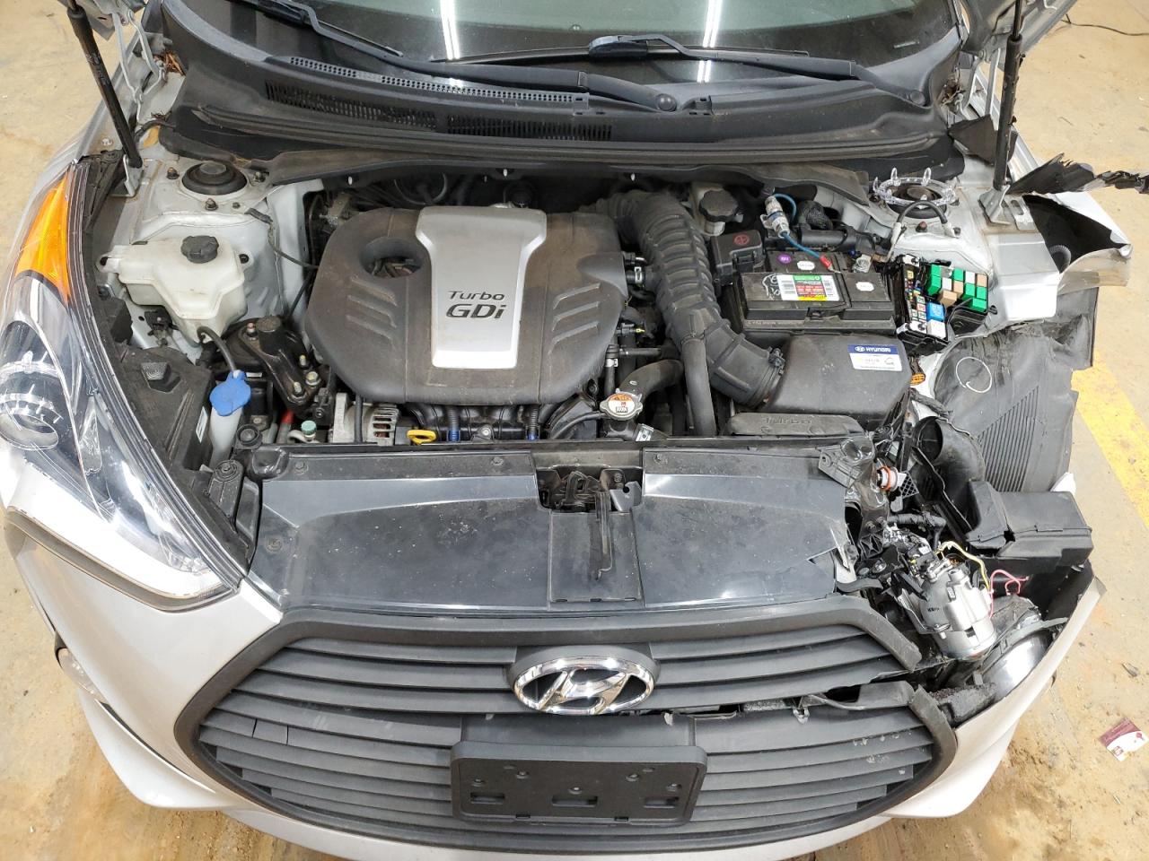 2016 Hyundai Veloster - Image 11