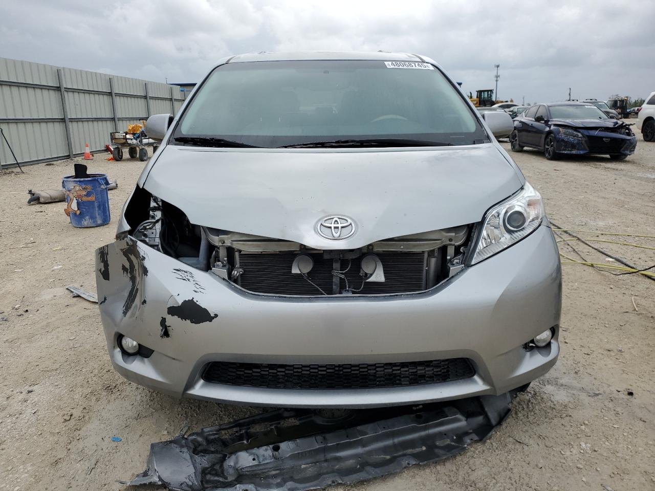 2011 Toyota Sienna - Image 5