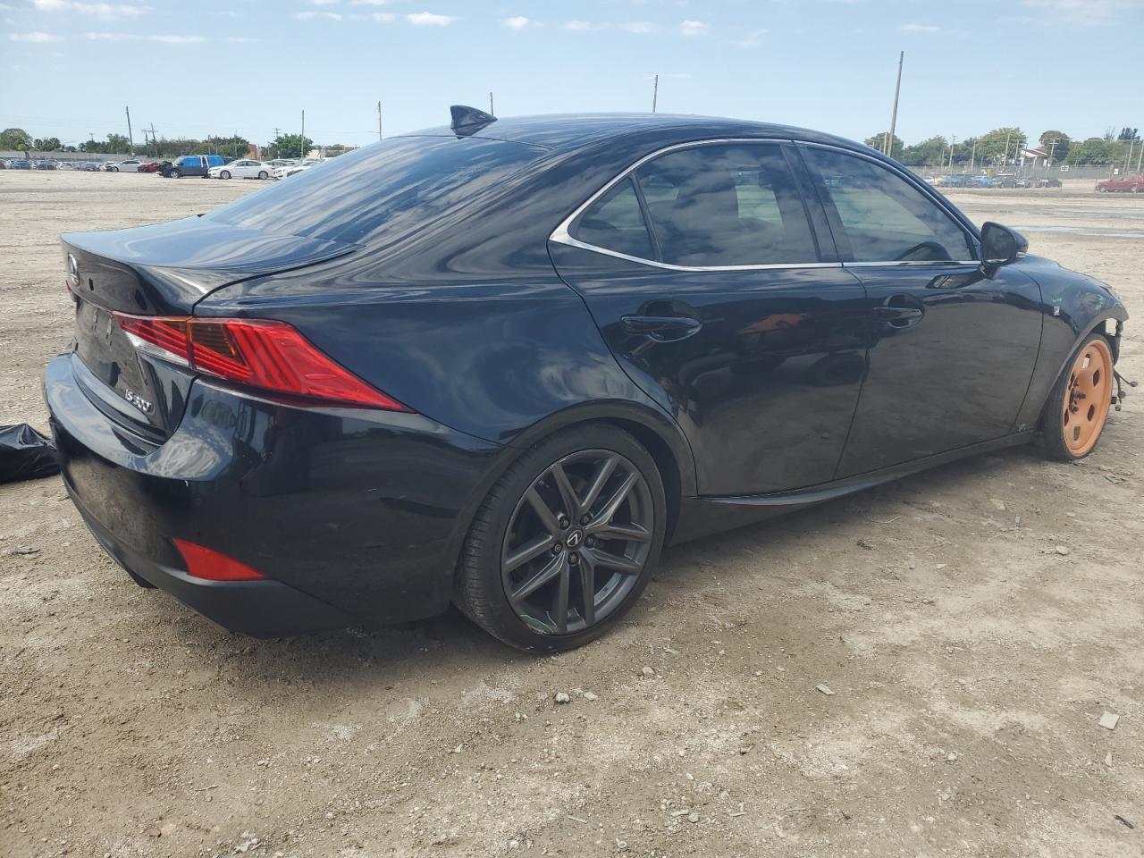 2019 Lexus IS - Image 3