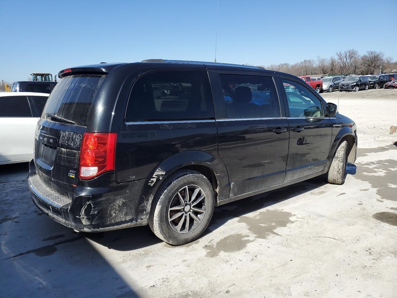 2018 Dodge Caravan - Image 3
