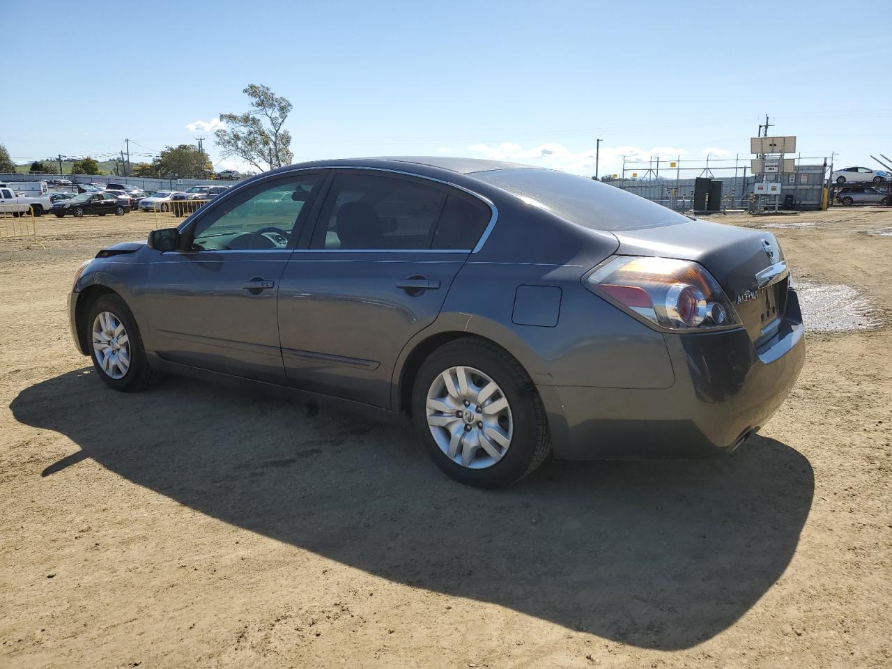 2010 Nissan Altima - Image 2