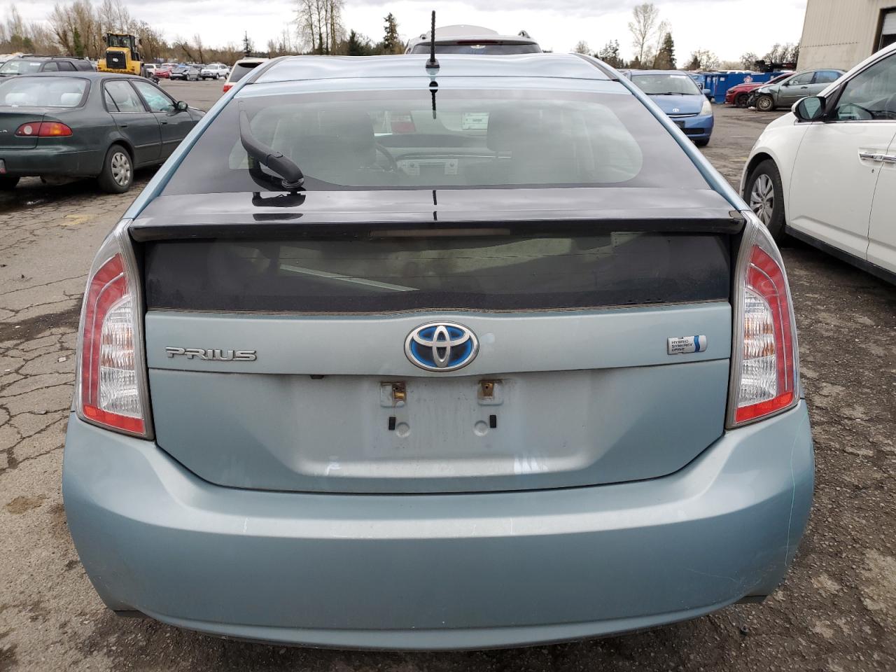 2015 Toyota Prius - Image 6