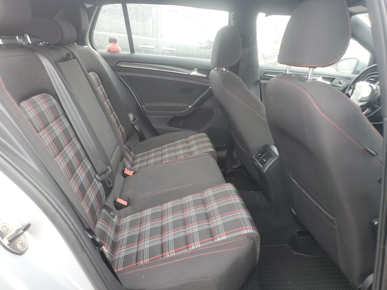 2016 Volkswagen GTI - Image 10