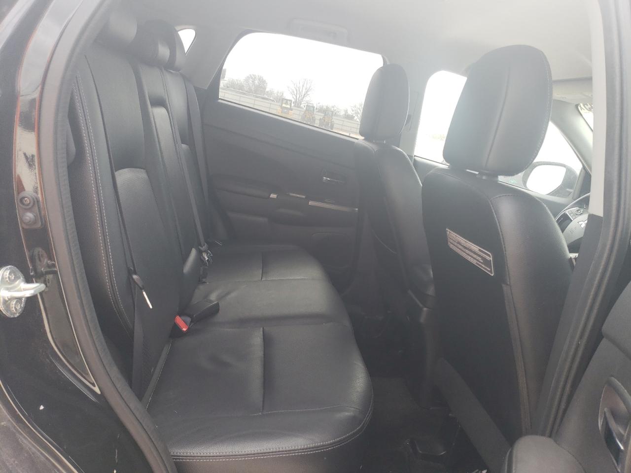 2018 Mitsubishi Outlander - Image 11