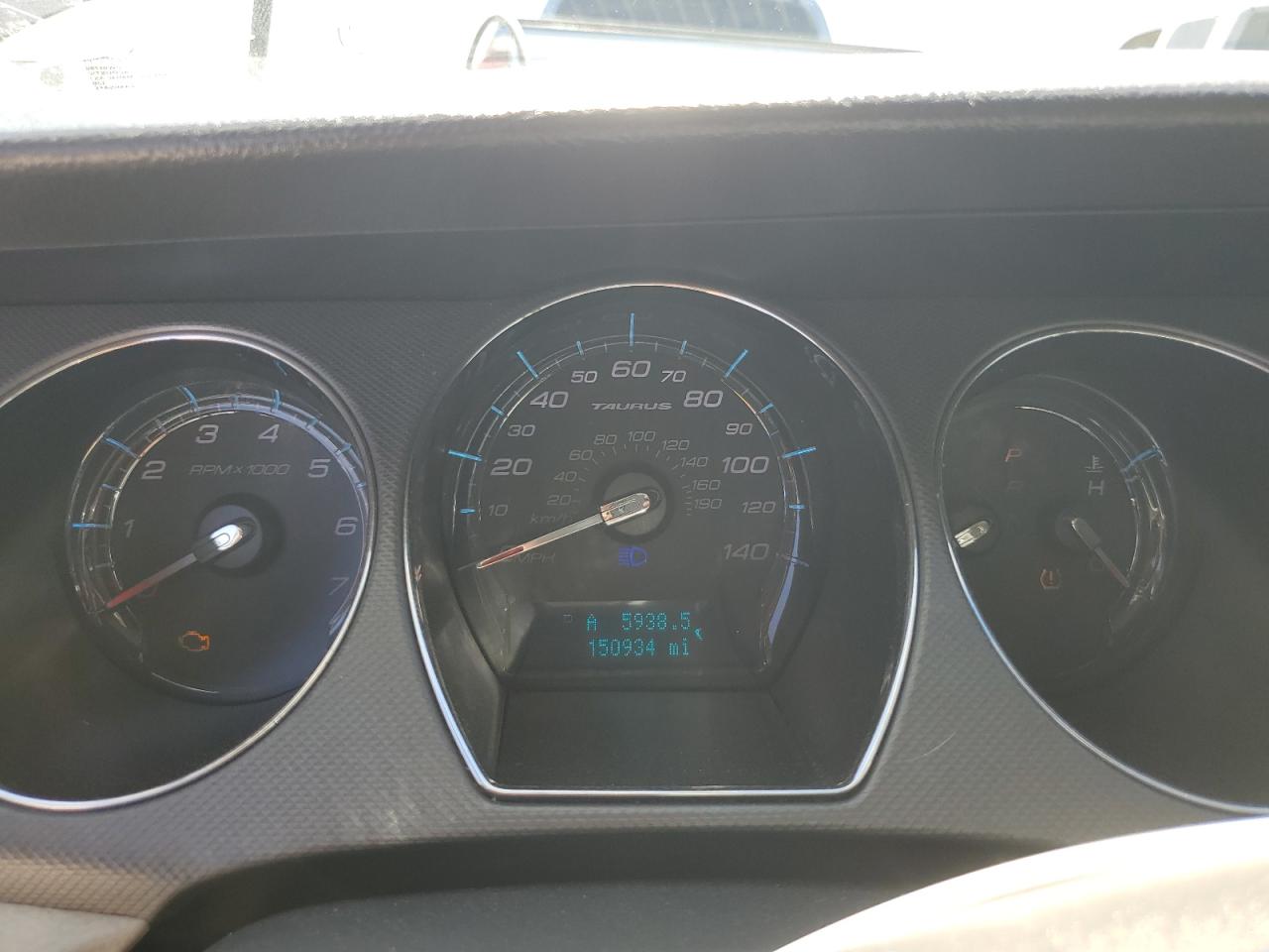 2011 Ford Taurus - Image 9