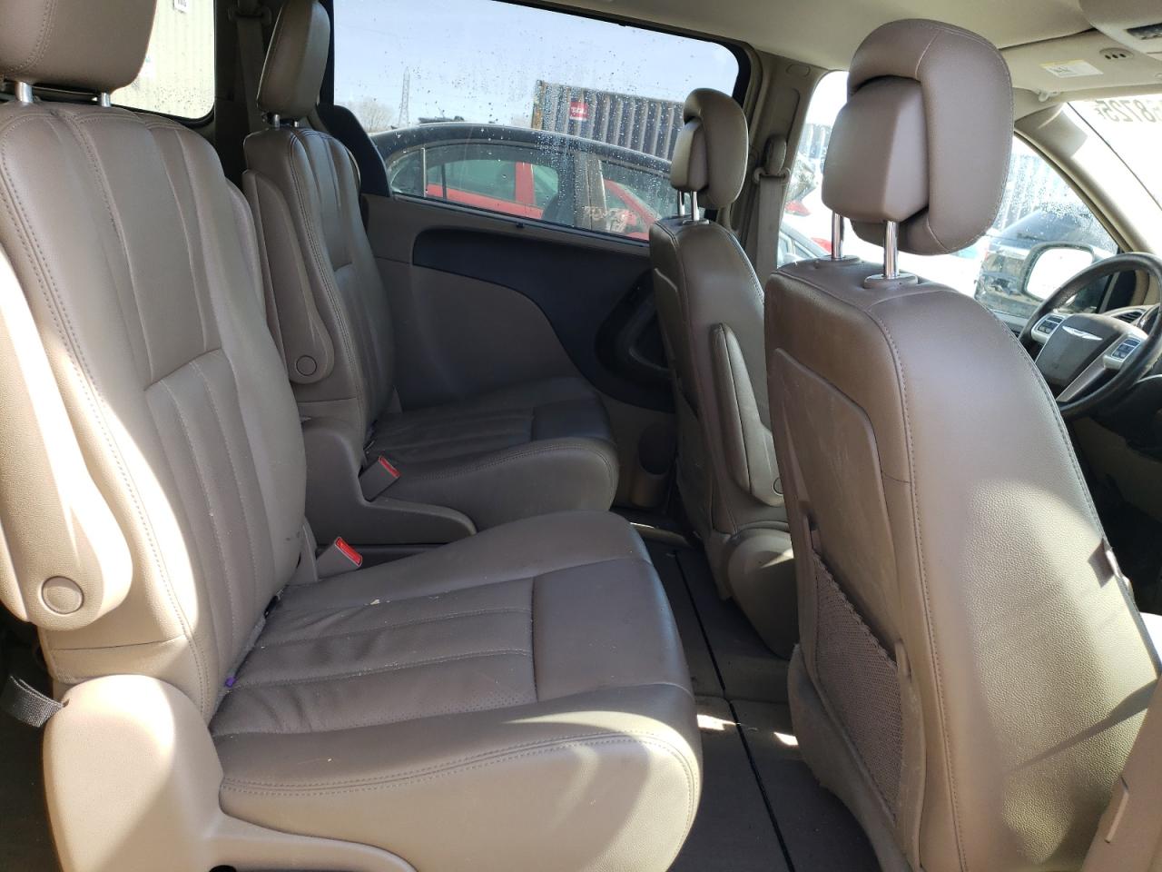 2011 Chrysler Town & Country - Image 11