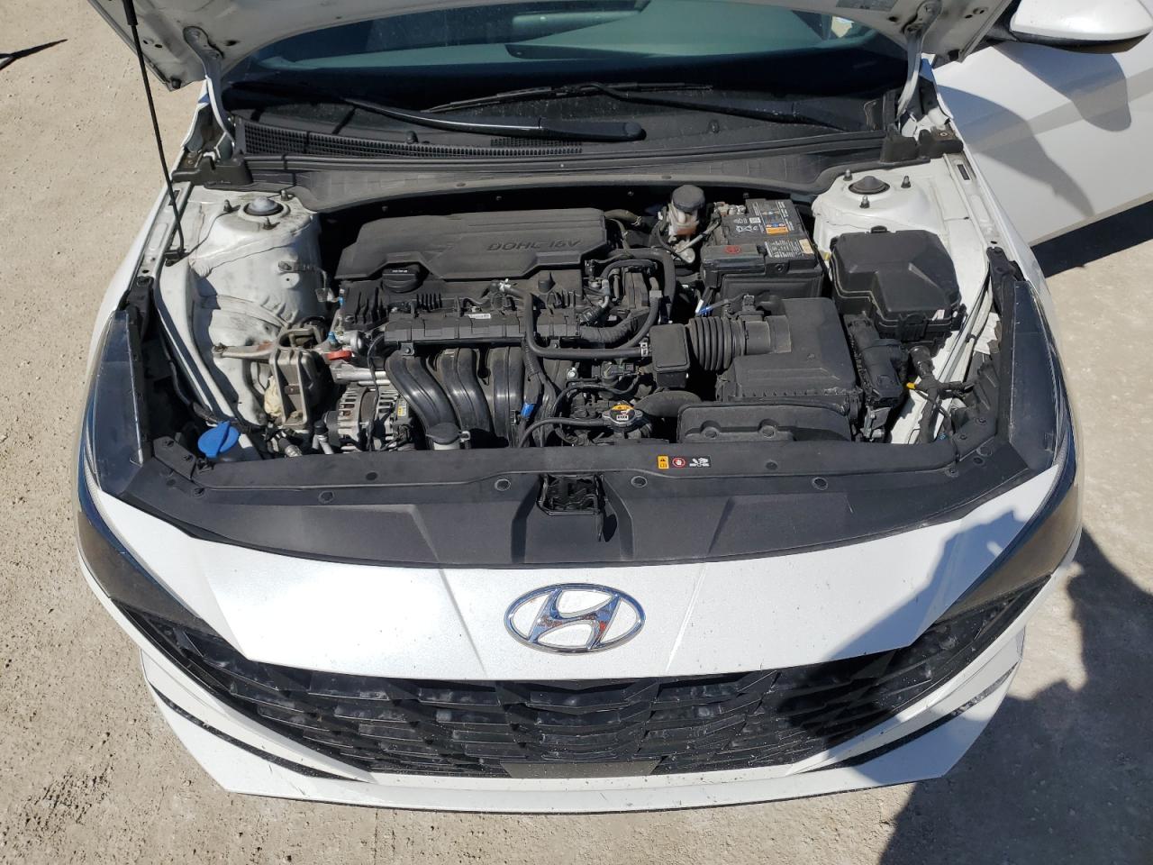 2023 Hyundai Elantra - Image 11