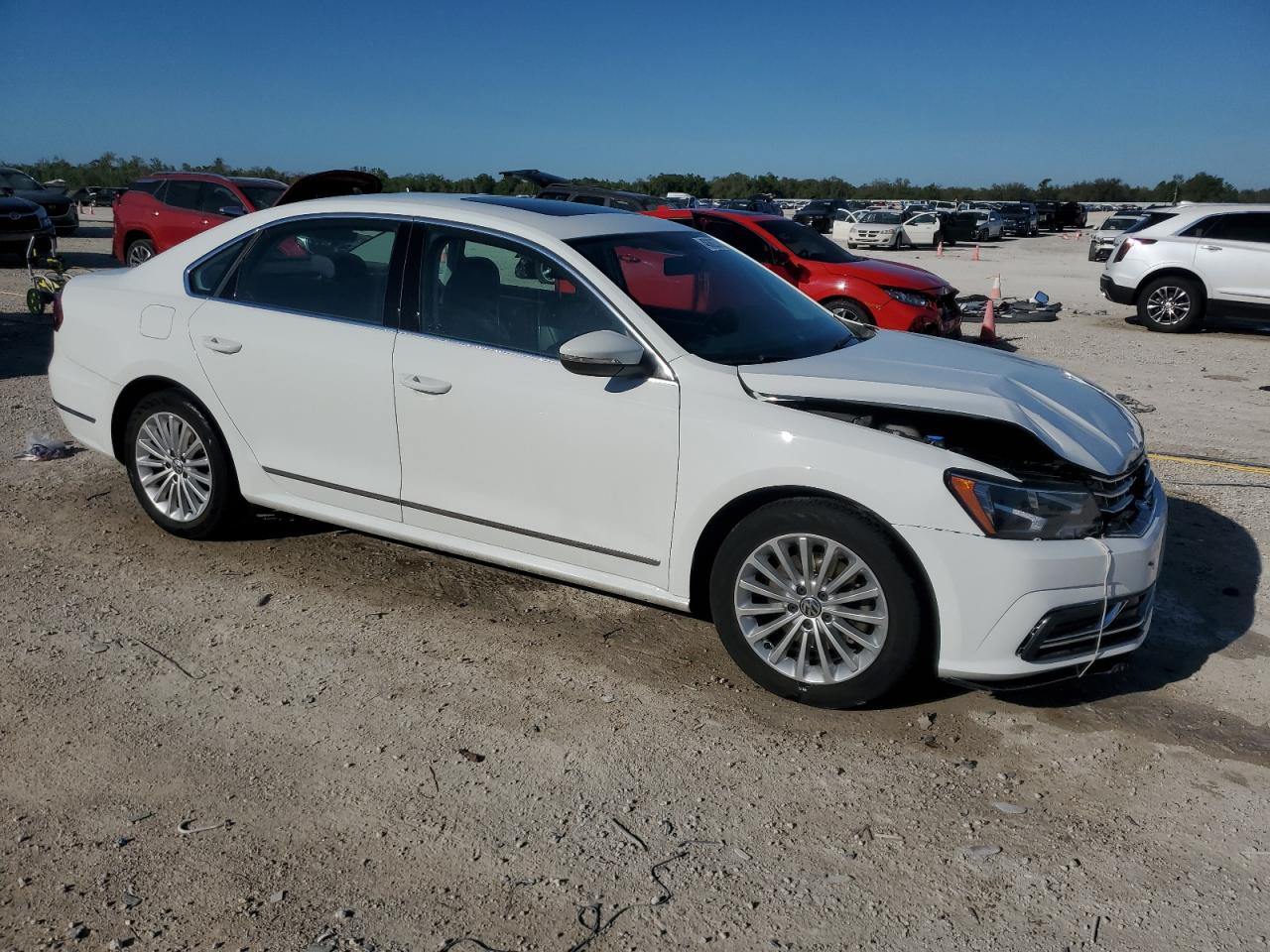 2017 Volkswagen Passat - Image 4