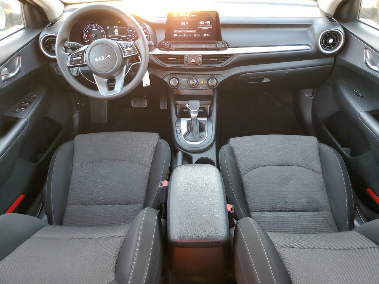 2022 Kia Forte - Image 8