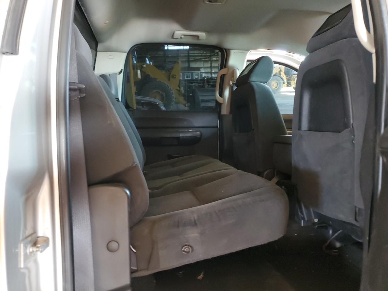 2007 Chevrolet Silverado - Image 10