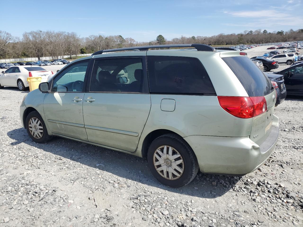 2010 Toyota Sienna - Image 2