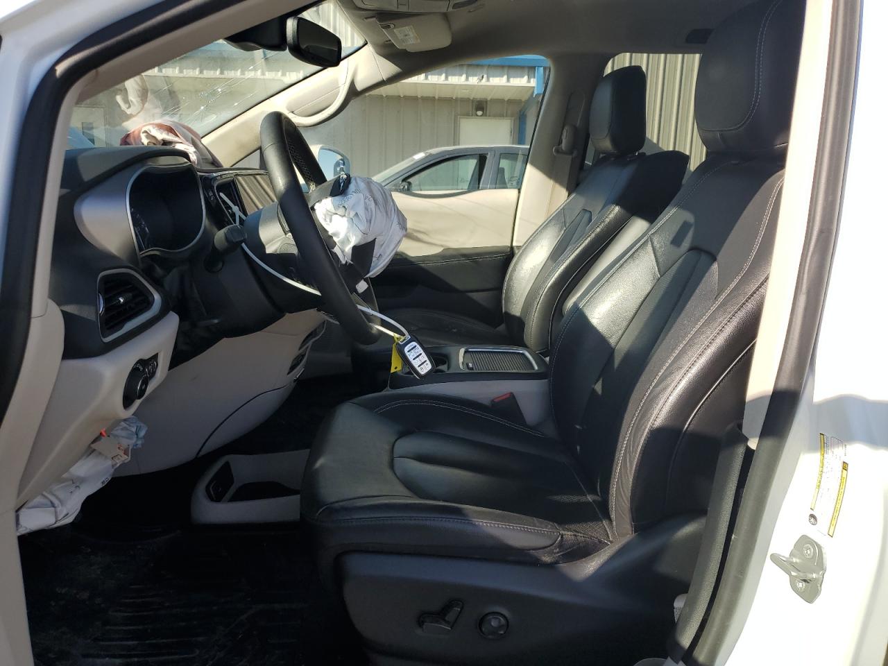 2022 Chrysler Pacifica - Image 7