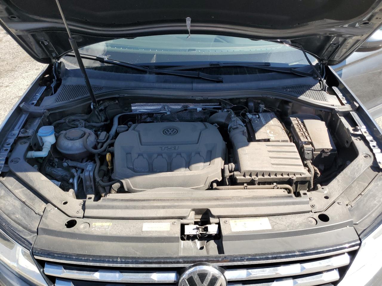 2021 Volkswagen Tiguan - Image 12