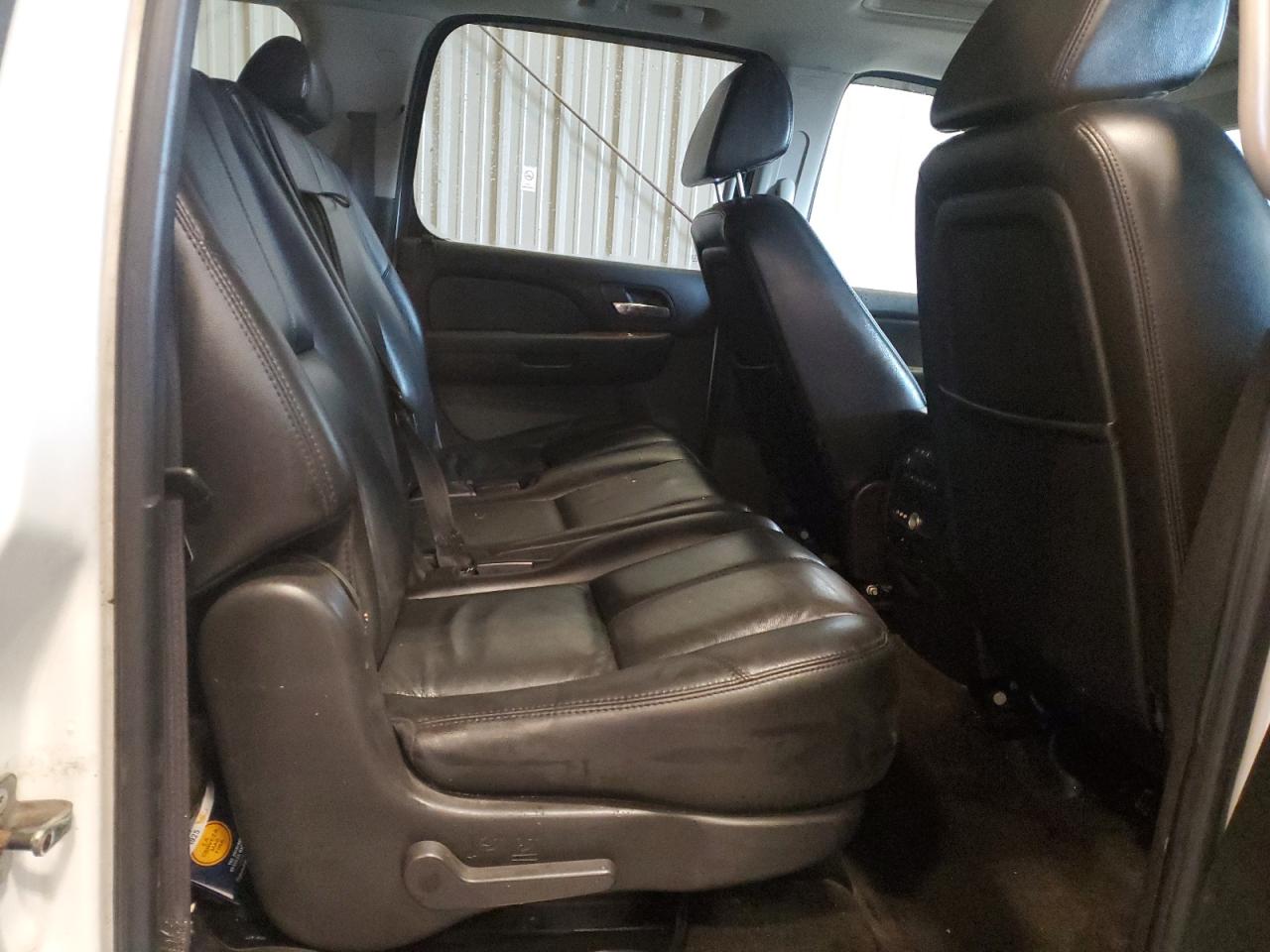 2007 Chevrolet Suburban - Image 11