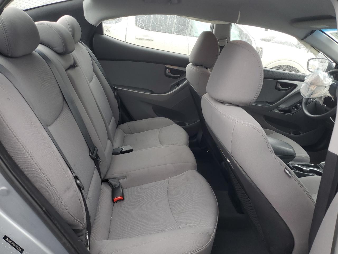 2016 Hyundai Elantra - Image 10