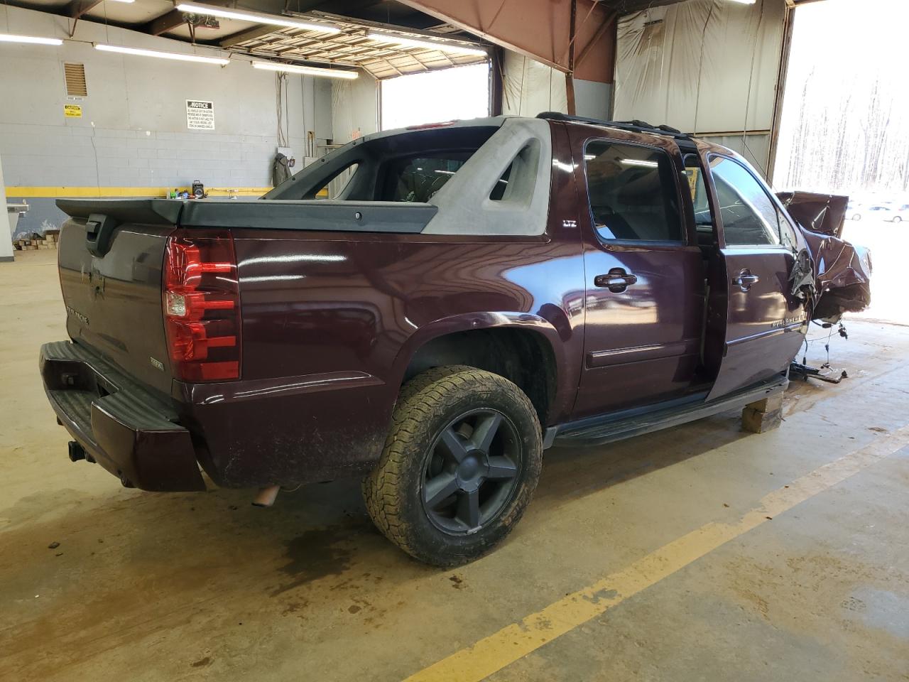 2007 Chevrolet Avalanche - Image 3
